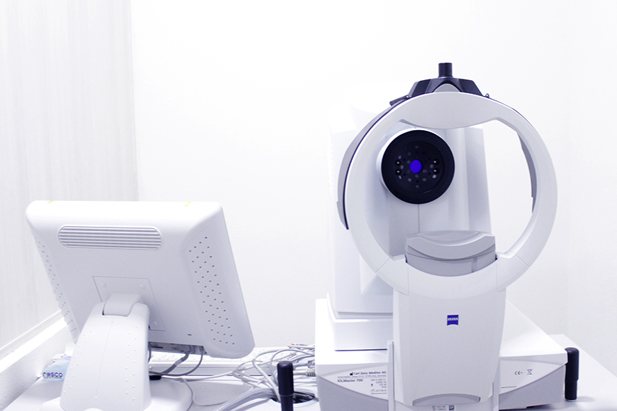 Centro de diagnóstio con equipo Visucam para ultrasonido ocular, tomografía de retina, topografía corneal.